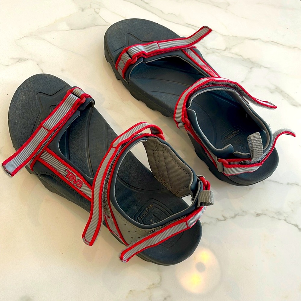 Teva sandals Shocpad in perfect condition!